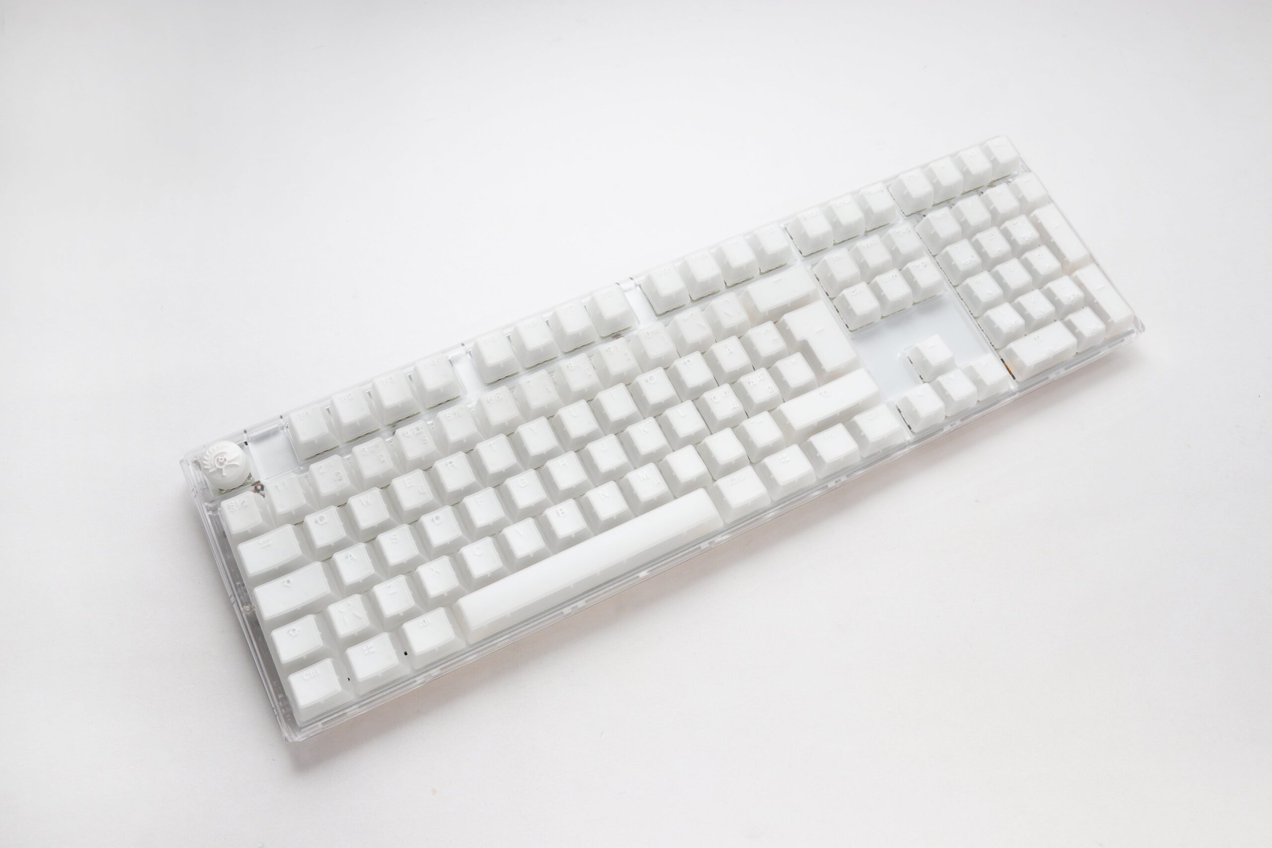 Ducky One Aura White Nordic Fullsize Cherry Silent Red- Rgb